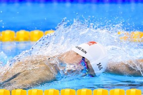 国际足联世界杯2026-赛前风云，法兰克福备战亚冠突遭变故，山东远射贴柱，埃因霍温门线救险获对手盛赞